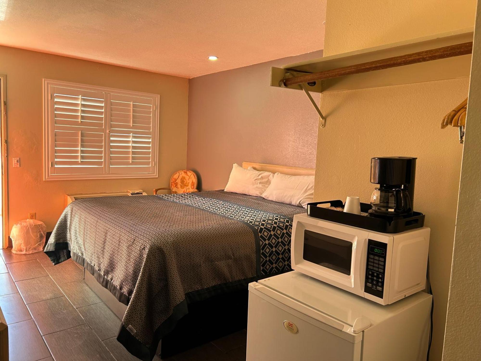 California Inn Hotel&Suites Adelanto US 395 Exterior foto
